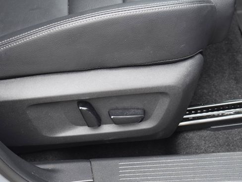 Used 2025 Nissan Rogue SL FWD image 69