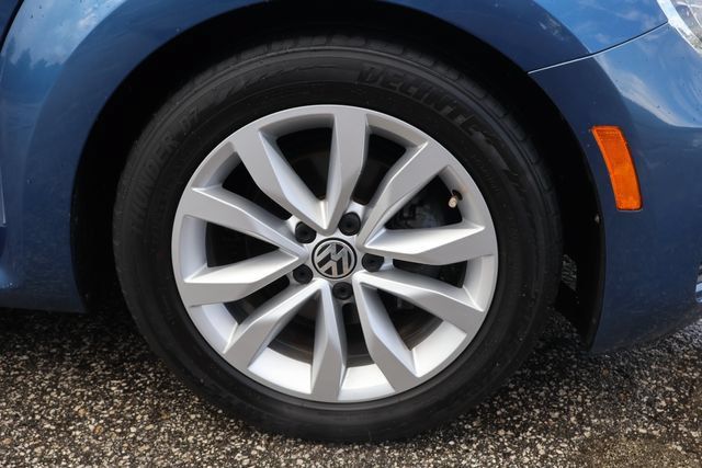 Used 2017 Volkswagen Beetle 1.8T Classic FWD image 10