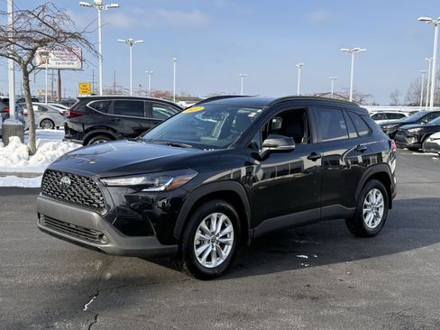 Certified 2022 Toyota Corolla Cross LE image 4