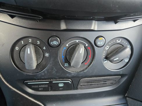 Used 2014 Ford Focus S image 18