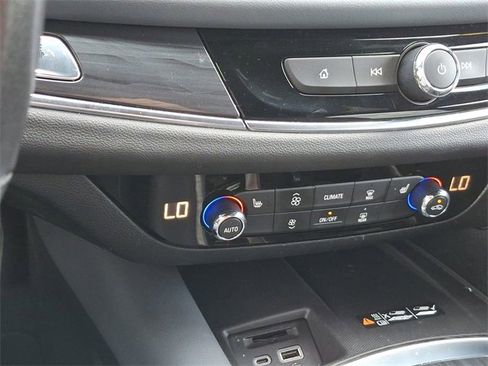 Used 2023 Buick Enclave Essence image 25