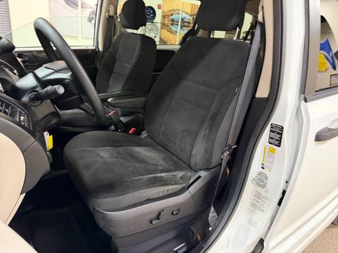 Used 2019 Dodge Grand Caravan SE FWD image 40
