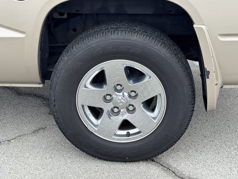 Used 2005 Dodge Dakota Laramie image 38