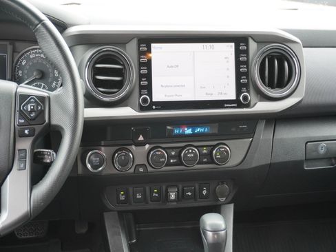 Used 2022 Toyota Tacoma TRD Off-Road w/ Technology Package image 17