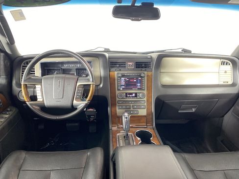 Used 2014 Lincoln Navigator 4WD image 38