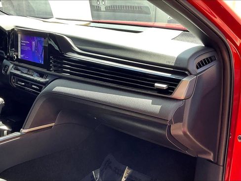 Used 2025 Toyota Camry SE image 16