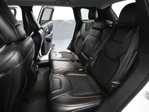 Used 2019 Jeep Cherokee Trailhawk image 37