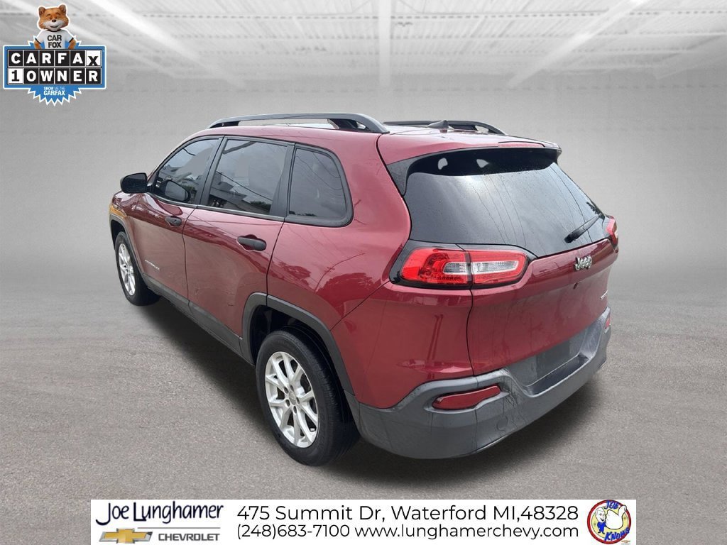 Used 2017 Jeep Cherokee Sport FWD image 5