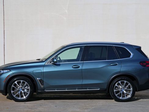 Used 2024 BMW X5 xDrive50e w/ Executive Package AWD/4WD image 57