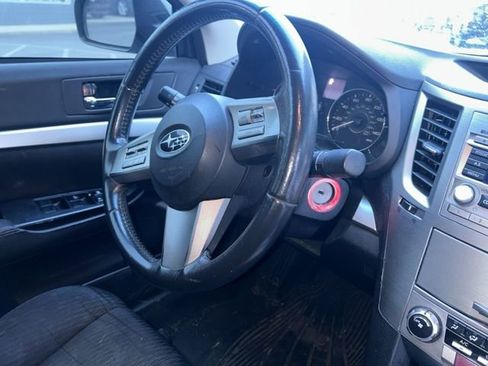 Used 2011 Subaru Legacy 2.5i Premium image 9