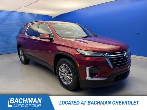 Used 2023 Chevrolet Traverse LT FWD image 1