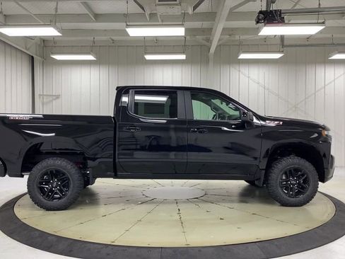 Used 2022 Chevrolet Silverado 1500 LT Trail Boss image 9