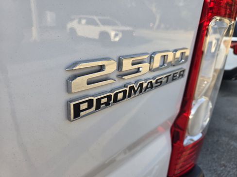Used 2025 RAM ProMaster 2500 w/ Convenience Group FWD image 4