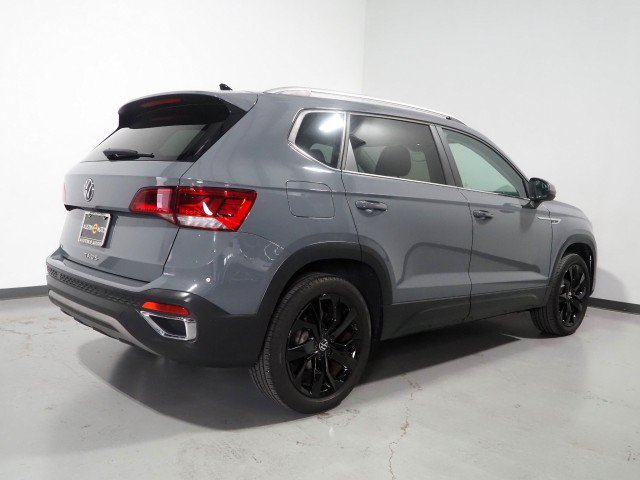 Used 2023 Volkswagen Taos SE w/ Sunroof Package w/ Panoramic Sunroof Package FWD image 5