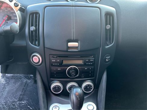 Used 2010 Nissan 370Z Roadster image 13