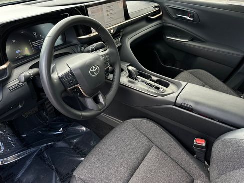 Used 2023 Toyota Crown XLE image 8