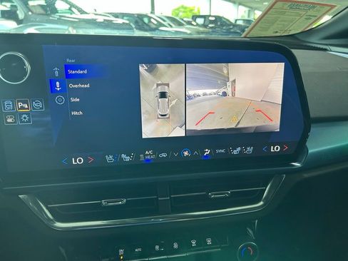 Used 2024 Chevrolet Equinox EV LT FWD image 17