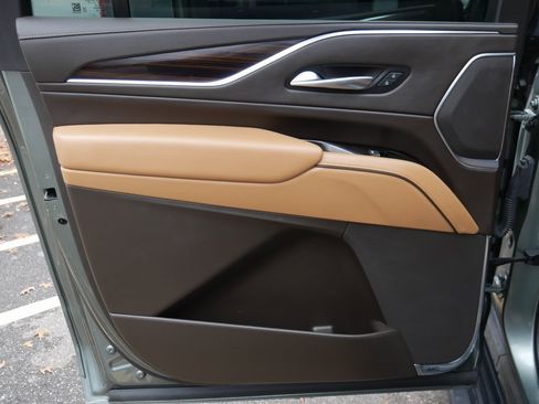 Used 2023 Cadillac Escalade ESV Premium Luxury image 38