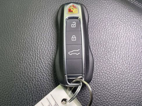 Used 2023 Porsche Cayenne Platinum Edition image 45