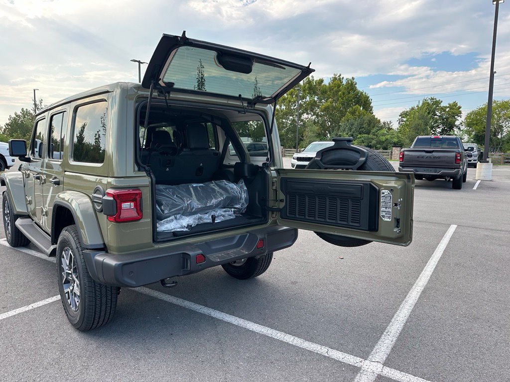 New 2026 Jeep Wrangler Unlimited Sahara AWD/4WD image 15
