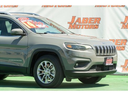 Used 2021 Jeep Cherokee Latitude Lux w/ Mopar Interior Package AWD/4WD image 35