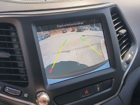 Used 2022 Jeep Cherokee Latitude w/ Sun & Sound Group image 19