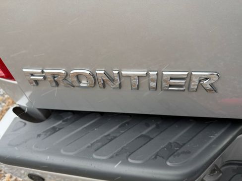 Used 2019 Nissan Frontier PRO-4X image 11