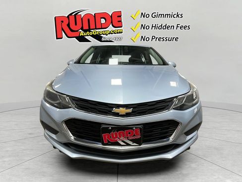 Used 2018 Chevrolet Cruze LT w/ Convenience Package FWD image 9
