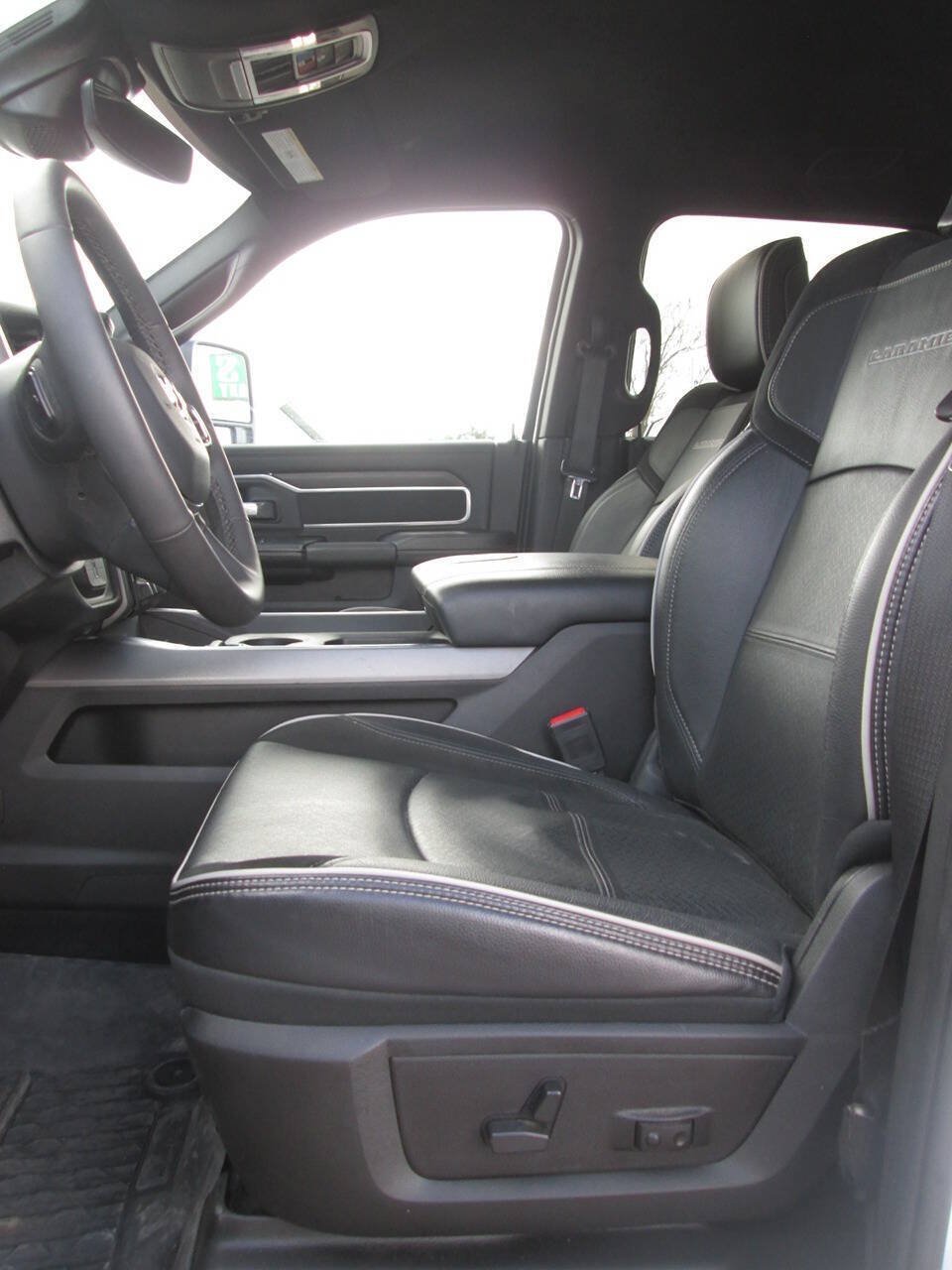 Used 2025 RAM 2500 Laramie AWD/4WD image 11