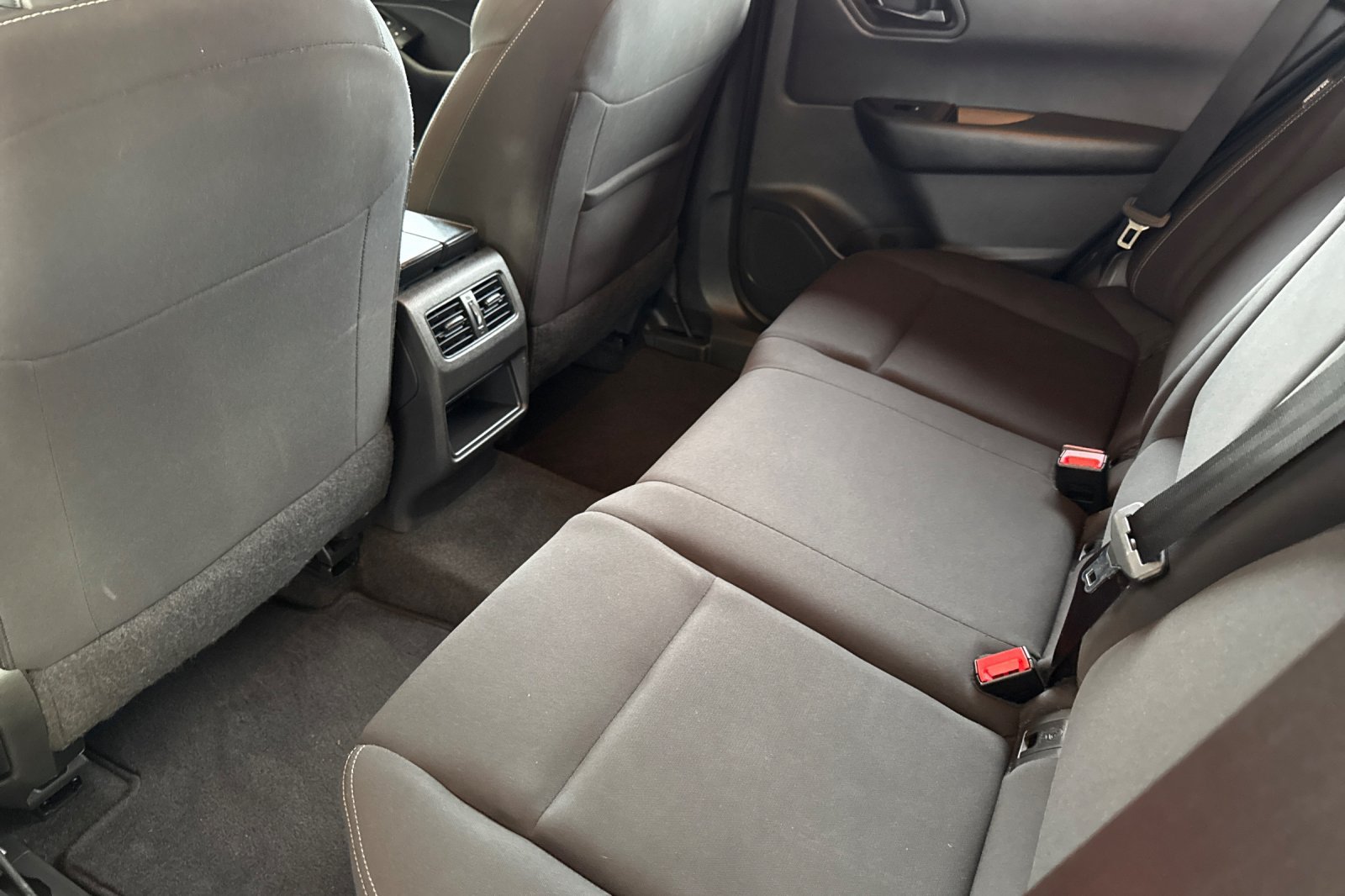 Used 2024 Nissan Rogue S FWD image 12