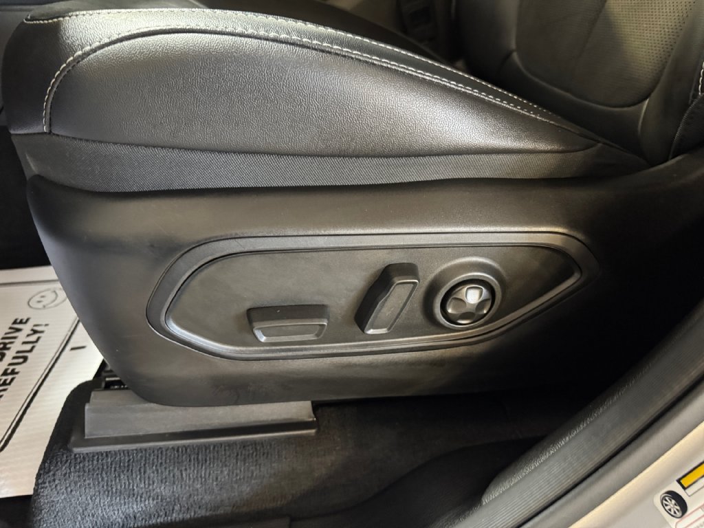 Used 2024 Jeep Grand Cherokee Altitude AWD/4WD image 13