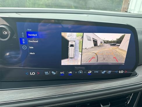 New 2025 Chevrolet Suburban Premier image 28