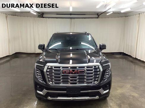 Used 2025 GMC Yukon Denali w/ Advanced Technology Package AWD/4WD image 3
