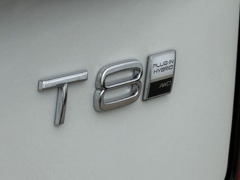 New 2026 Volvo XC90 T8 Plus w/ Protection Package Premier image 8