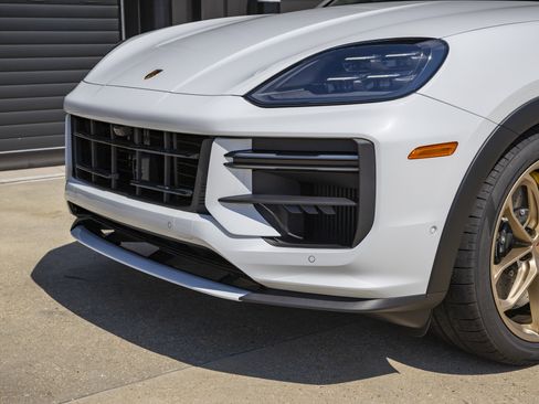 New 2026 Porsche Cayenne Turbo GT image 22