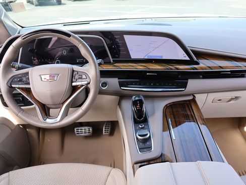 Certified 2023 Cadillac Escalade Premium Luxury Platinum w/ LPO, Radiant Package image 17