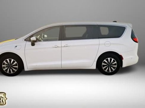 New 2023 Chrysler Pacifica Touring-L image 3