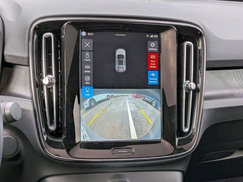 Used 2022 Volvo C40 P8 Recharge Ultimate image 18