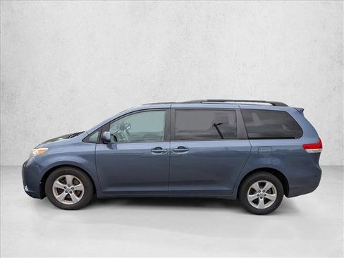 Used 2014 Toyota Sienna LE FWD image 6