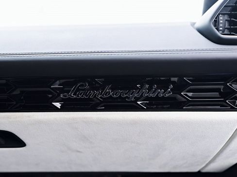 Used 2023 Lamborghini Huracan EVO image 51