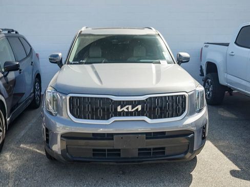 Used 2023 Kia Telluride EX w/ EX Captain's Chair Package image 2
