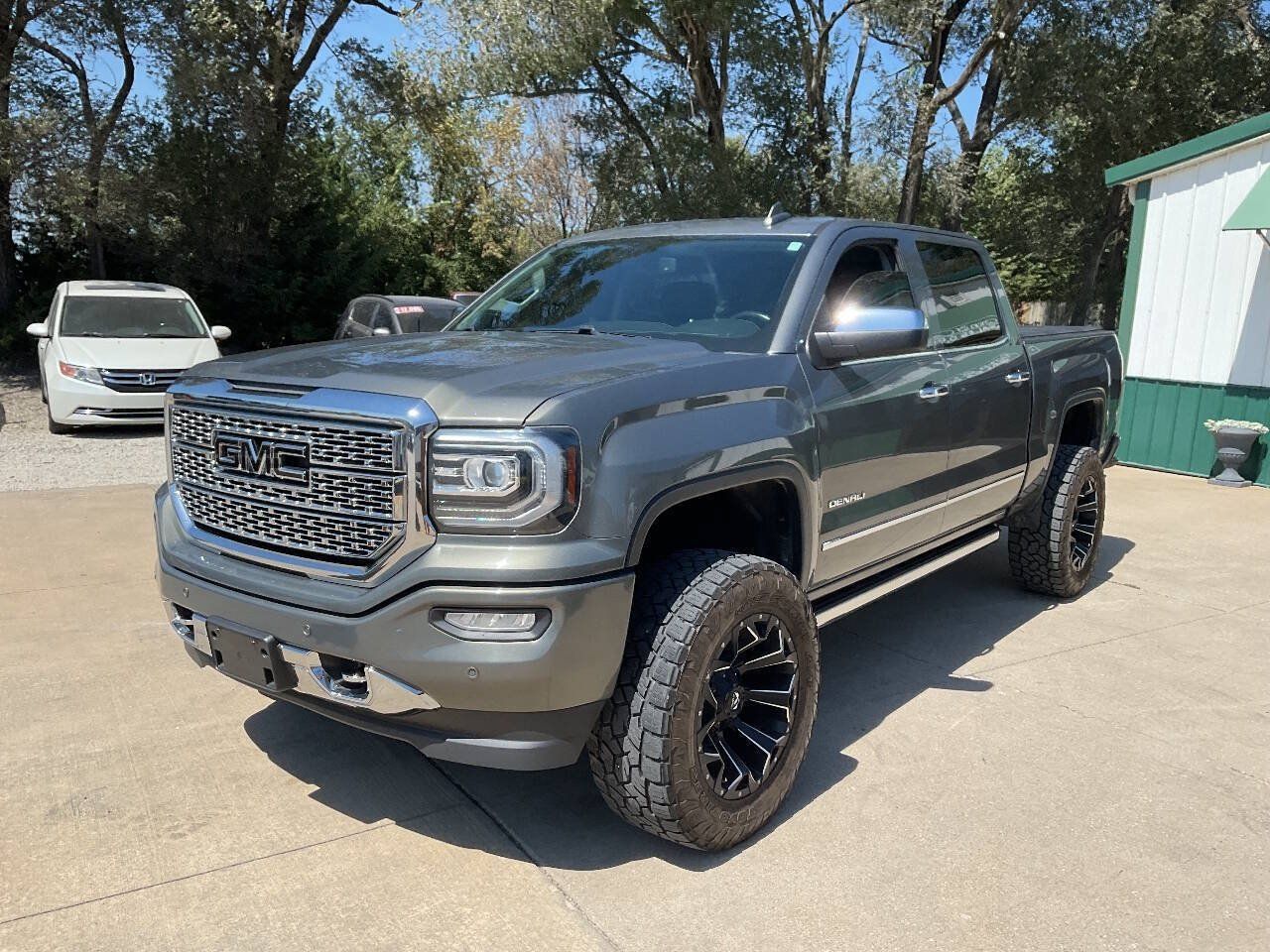 Used 2017 GMC Sierra 1500 Denali w/ Denali Ultimate Package AWD/4WD image 5