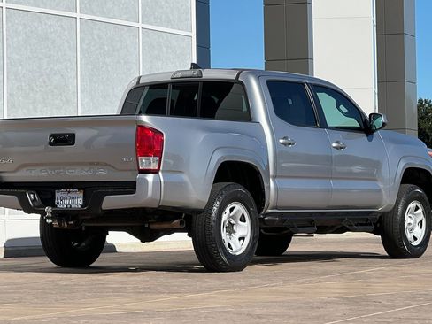 Certified 2017 Toyota Tacoma SR image 4