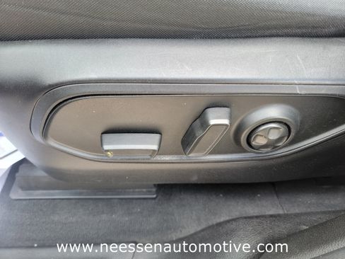 Used 2025 Jeep Grand Cherokee Laredo X RWD image 15