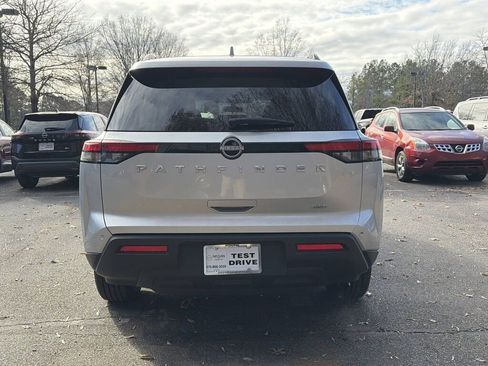 Certified 2025 Nissan Pathfinder SV image 4