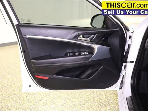Used 2020 Genesis G70 2.0T RWD image 31