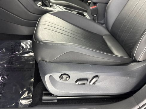 Used 2022 Volkswagen Tiguan SE FWD image 15