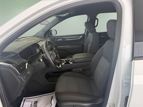 Used 2025 GMC Acadia Elevation image 15