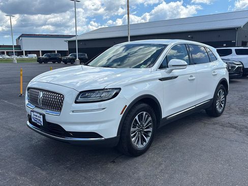 Used 2023 Lincoln Nautilus AWD w/ Premium Package image 3