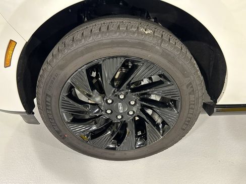 Used 2026 Lincoln Navigator L Reserve w/ Jet Appearance Package AWD/4WD image 8